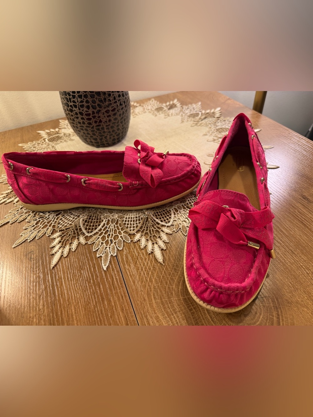 Coach Pink Signature Boat Shoes Ribbon Bow Carisa Size 10B some dirt in Outsole